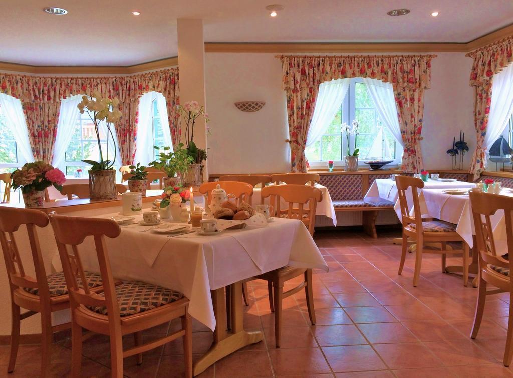 Landhaus Mueritzgarten Hotel Garni Ребель Екстер'єр фото