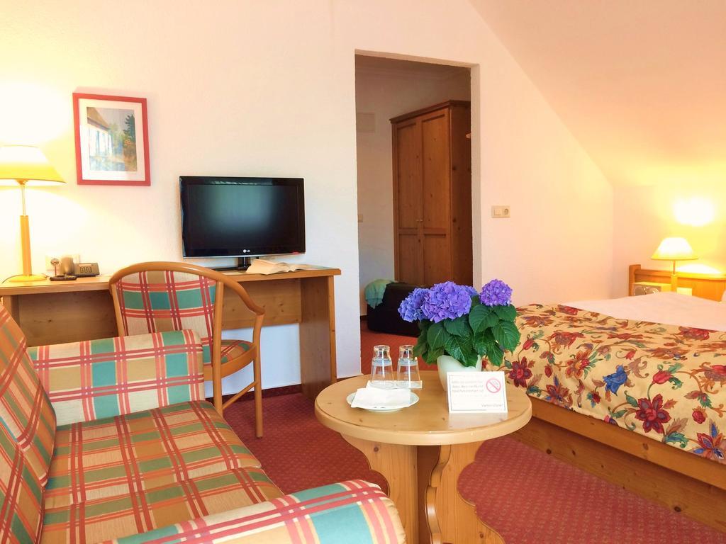 Landhaus Mueritzgarten Hotel Garni Ребель Екстер'єр фото