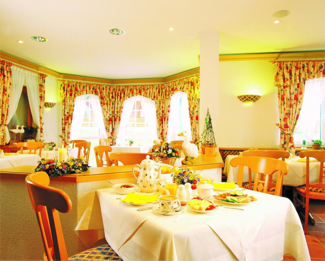 Landhaus Mueritzgarten Hotel Garni Ребель Екстер'єр фото